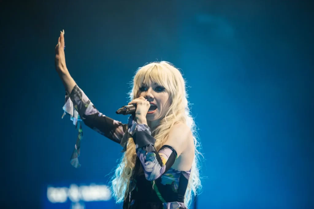 Carly Rae Jepsen na podiu