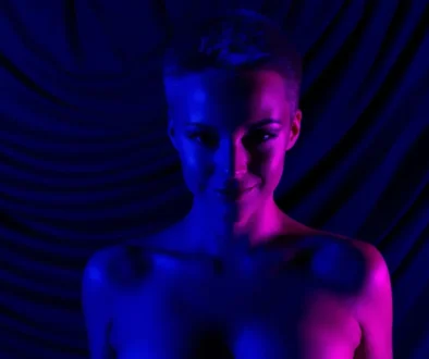 Naked Attraction - jedna z bizarních televizních soutěží. Naked Attraction - jedna z bizarních televizních soutěží.