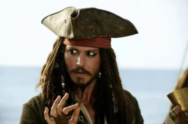 Depp během natáčení Pirátů z Karibiku