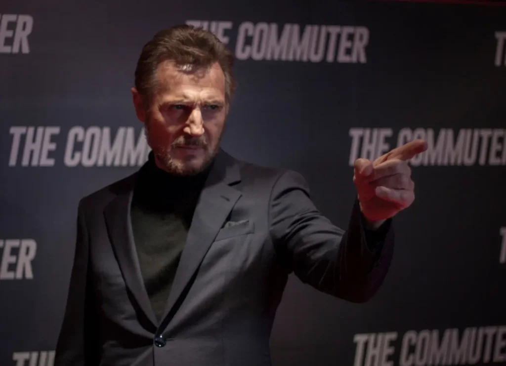 - VIPshow Liam Neeson na premiéře filmu, v tmavém obleku