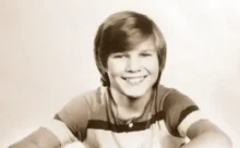 Archivní portrét mladého Pavla Horňáka s úsměvem