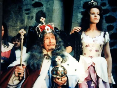 Jorga Kotrbová jako princezna po boku krále v české pohádce Honza málem králem