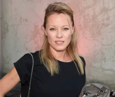 Herečka, pro kterou je domov cennější než sláva Herečka Linda Rybová v černém tričku při společenské akci