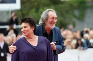 Herec Bolek Polívka se usmívá po boku své manželky Marcely