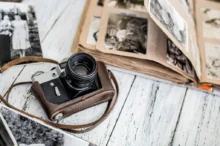 Starý fotoaparát a fotoalbum