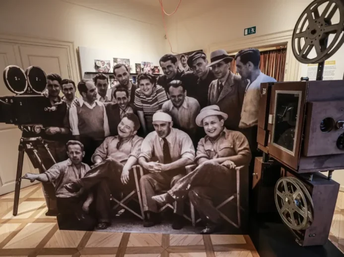 Fotografie štábu natáčení filmu SVět patří nám