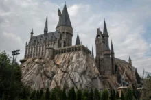 Kouzelnická škola, kterou navštěvuje Harry Potter