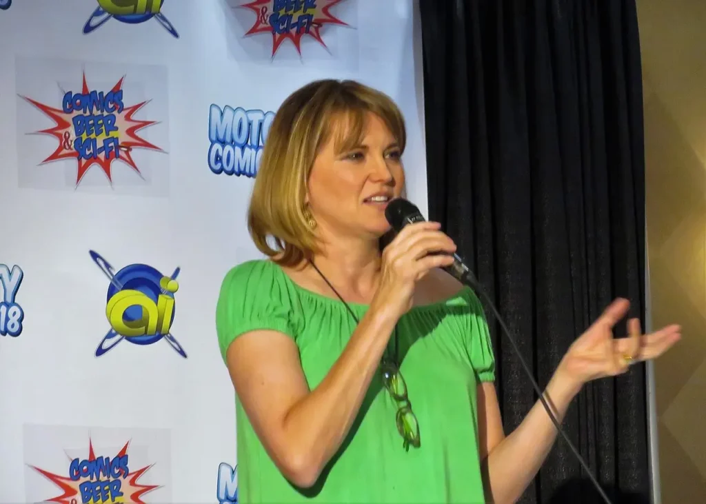 - VIPshow Lucy Lawless hovoří s fanoušky během veřejného vystoupení