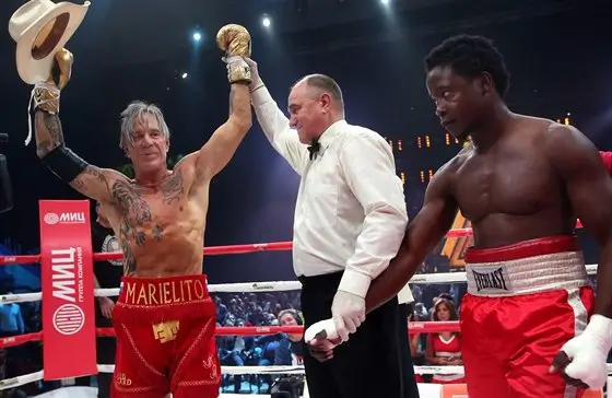 - VIPshow Rourke v ringu se soupeřem