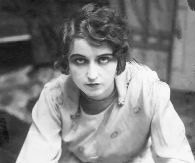 Herečka Suzanne Marwille na portrétní fotografii z období němého filmu