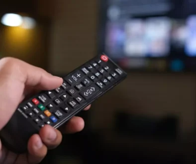 dálkové ovládání na televizi