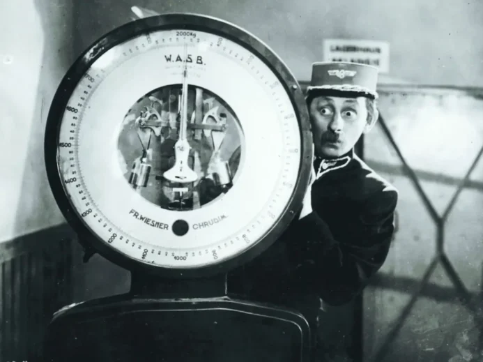 Scéna z filmu Přednosta stanice