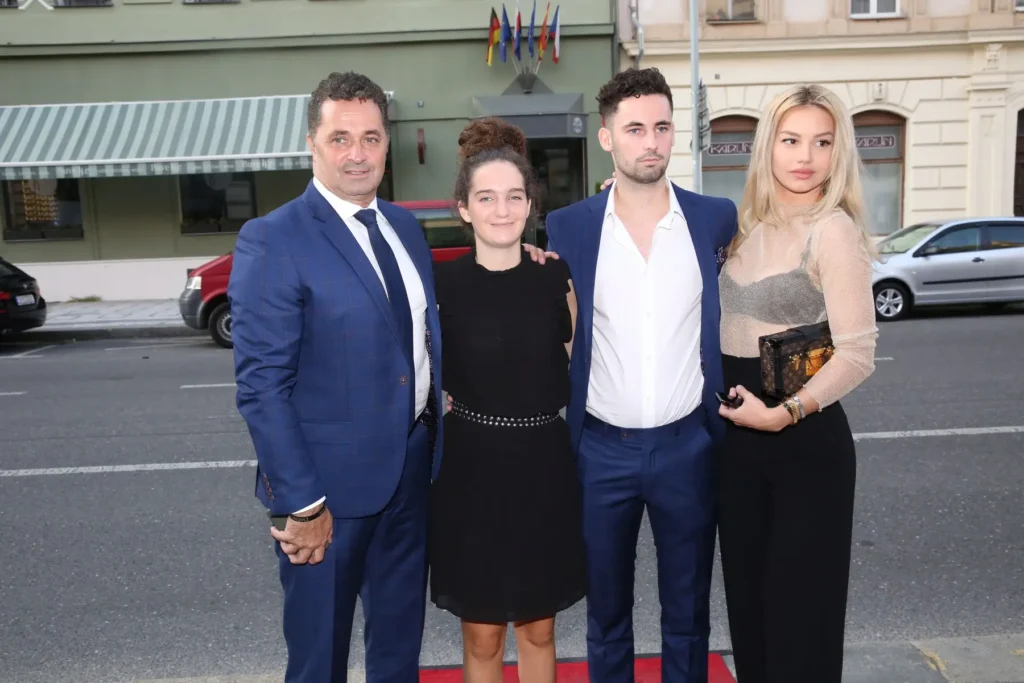 Martin s manželkou udělají pro své děti, co mohou. 