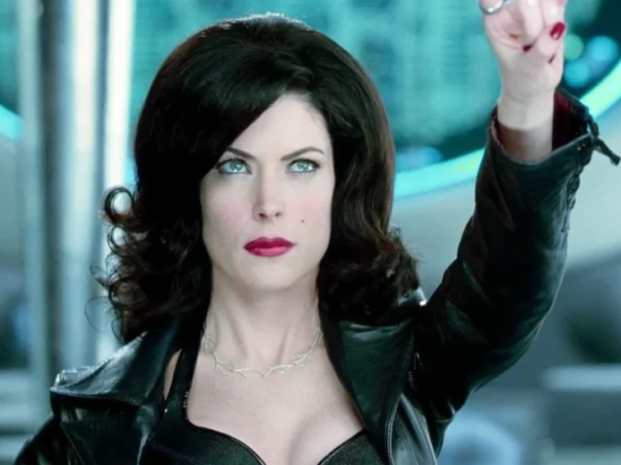 Lara Flynn Boyle jako Serleena