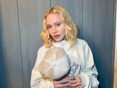 Zpěvačka Madonna v ležérním oblečení