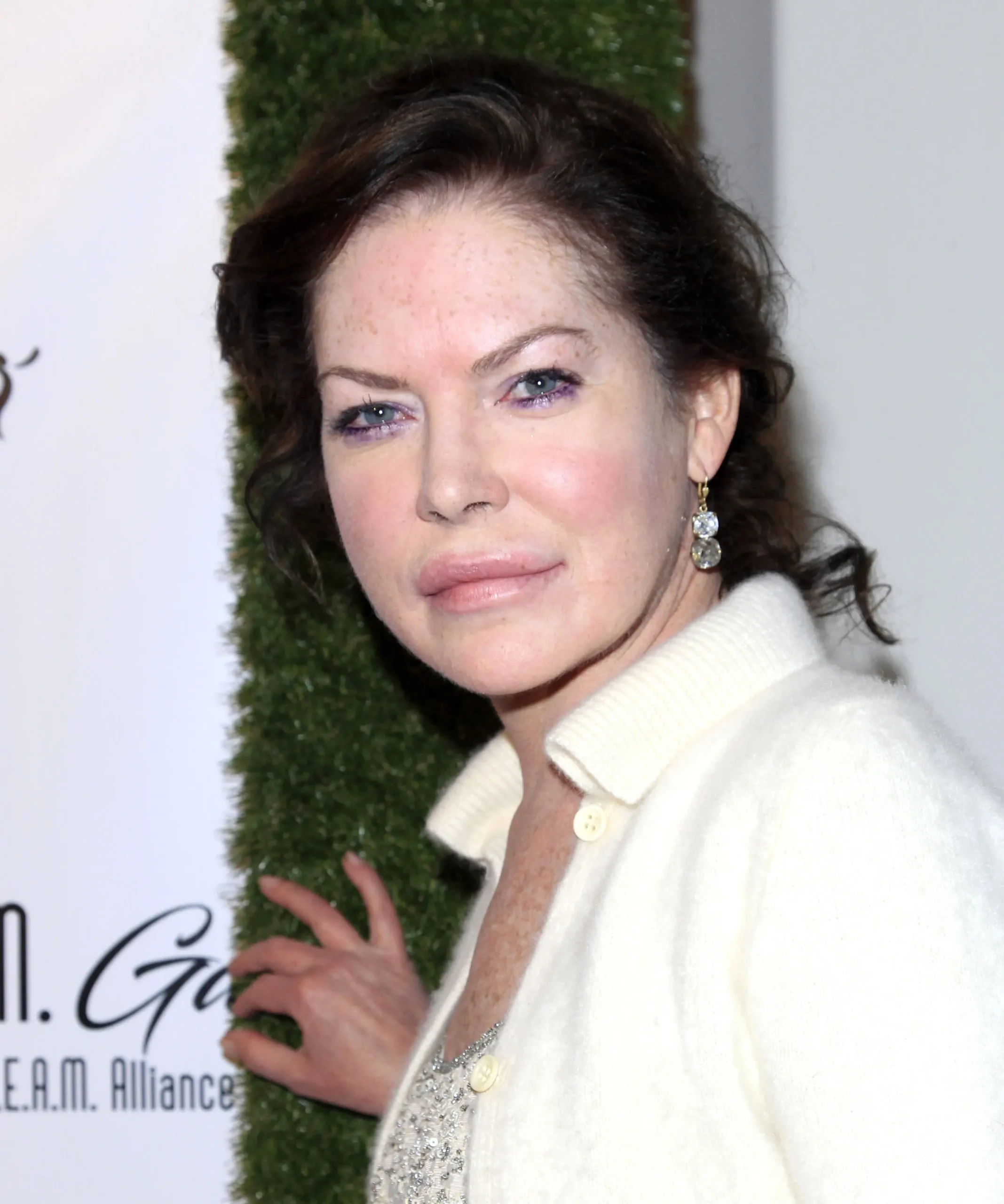 - VIPshow Lara Flynn Boyle