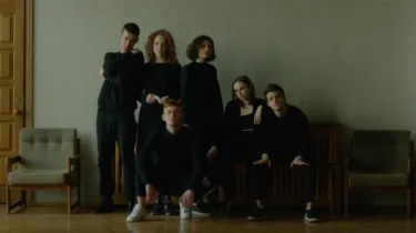 Dasha Plahtiy (druhá zprava) s kolegy při natáčení filmu Goodbye Golovin