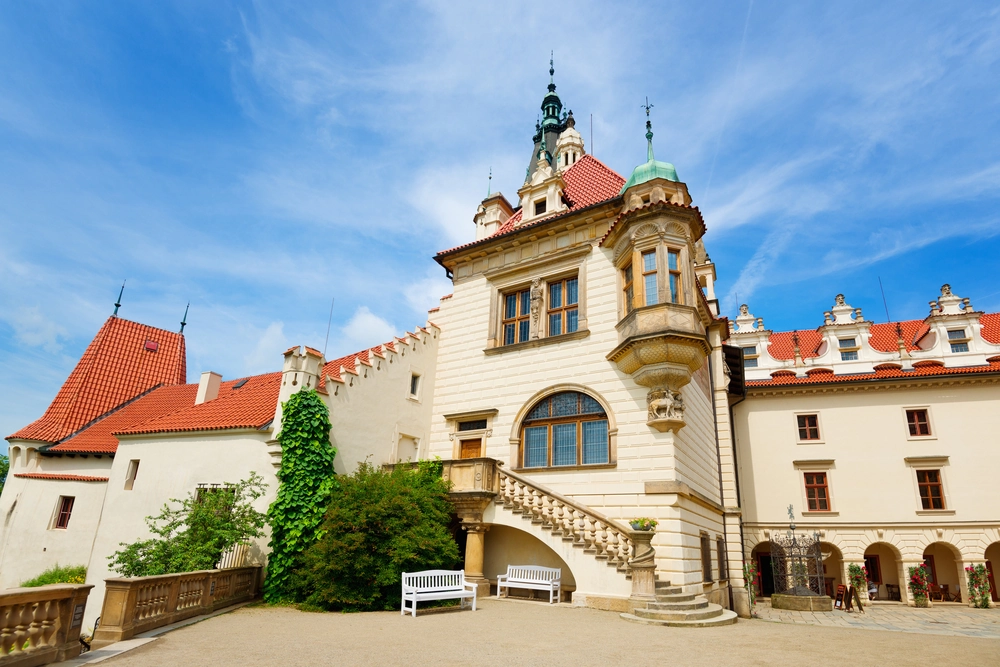 7892e3d0-8ad5-429b-af30-ea854b545e91_shutterstock-504038524 - VIPshow Průhonický zámek