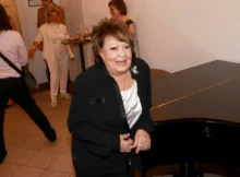 Jiřina Bohdalová to neměla vždy snadné, a tak je vděčná za každou korunu, kterou vydělá.