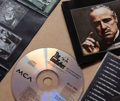 Sbírka předmětů z filmu Kmotr, CD, fotky, seznam
