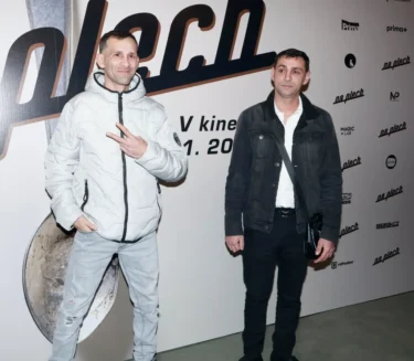 V komedii si zahráli mimo jiné bratři Oračkovi.