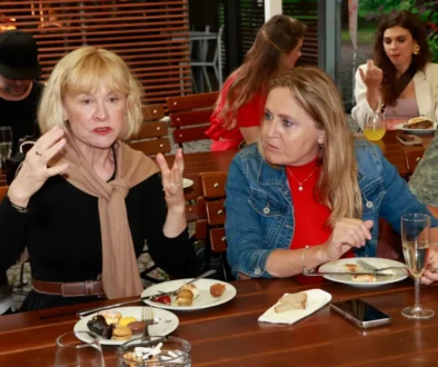 Dana Batulková a Regina Řandová hrály v seriálu Kamarádi.
