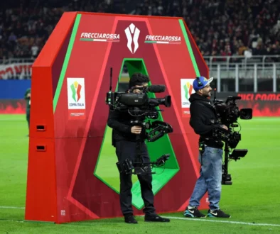 Televizní kameramani na fotbalovém hřišti