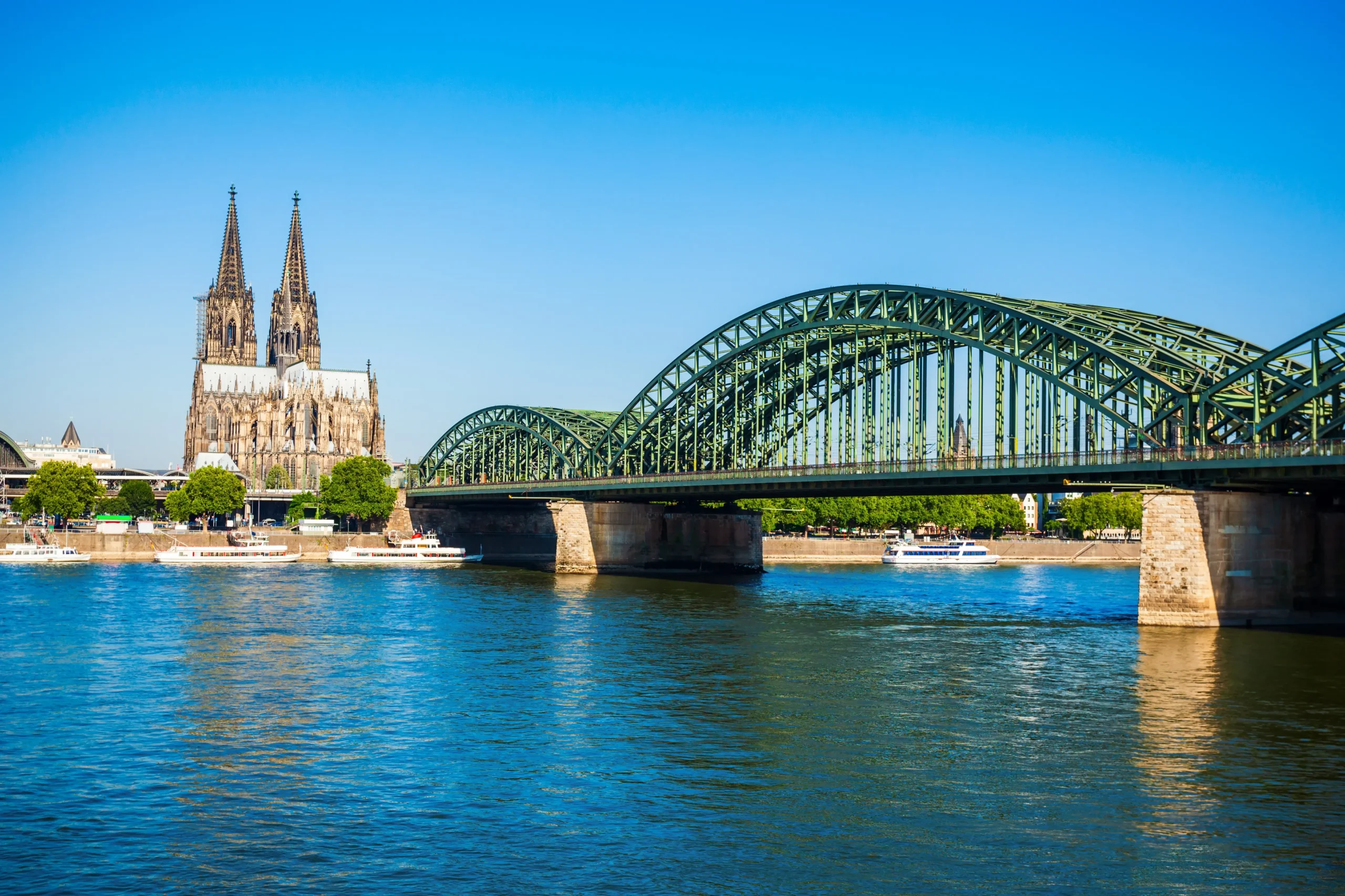 shutterstock_2712319029 - VIPshow Kolín nad Rýnem