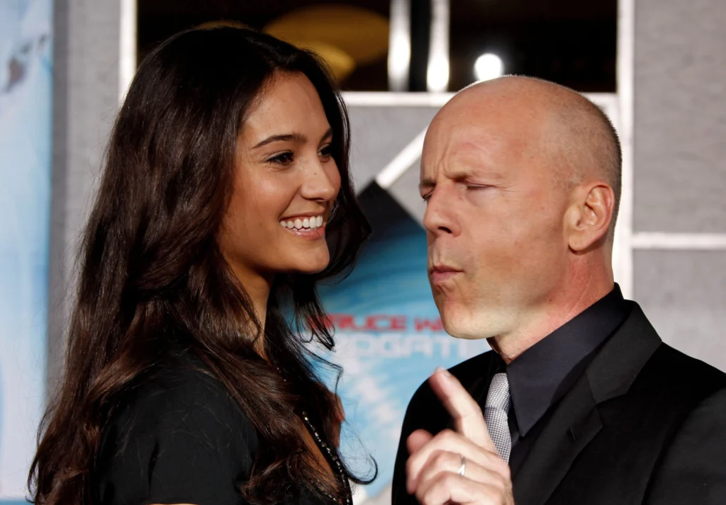 shutterstock_90142486 - VIPshow Bruce Willis s manželkou Emmou Heming Willis na světové premiéře sci-fi thrilleru Náhradníci v Los Angeles 24. září 2009