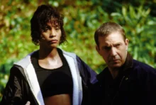 V Osobním strážci se v hlavních rolích představila Whitney Houston a Kevin Costner.
