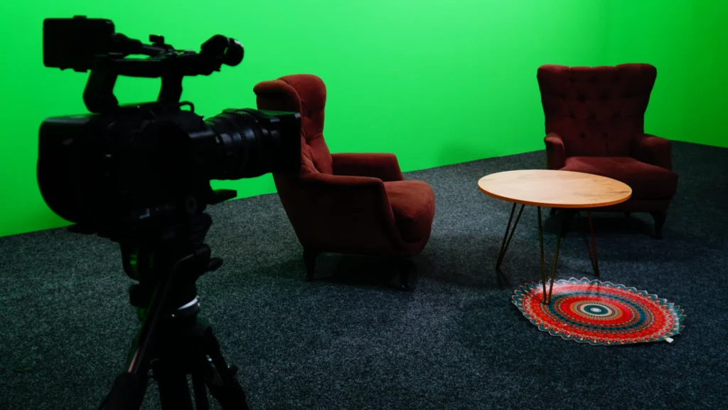 shutterstock_2202168435 - VIPshow moderátorské křeslo
