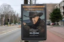 Venkovní reklama na streamovací platformu SkyShowtime