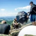 Natáčení filmu o Krakonošovi, na scéně jsou filmaři a hlavní postava