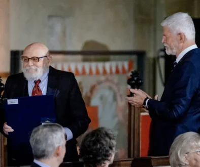 Arnošt Goldflam dostal Medaili Za zásluhy od prezidenta Petra Pavla.