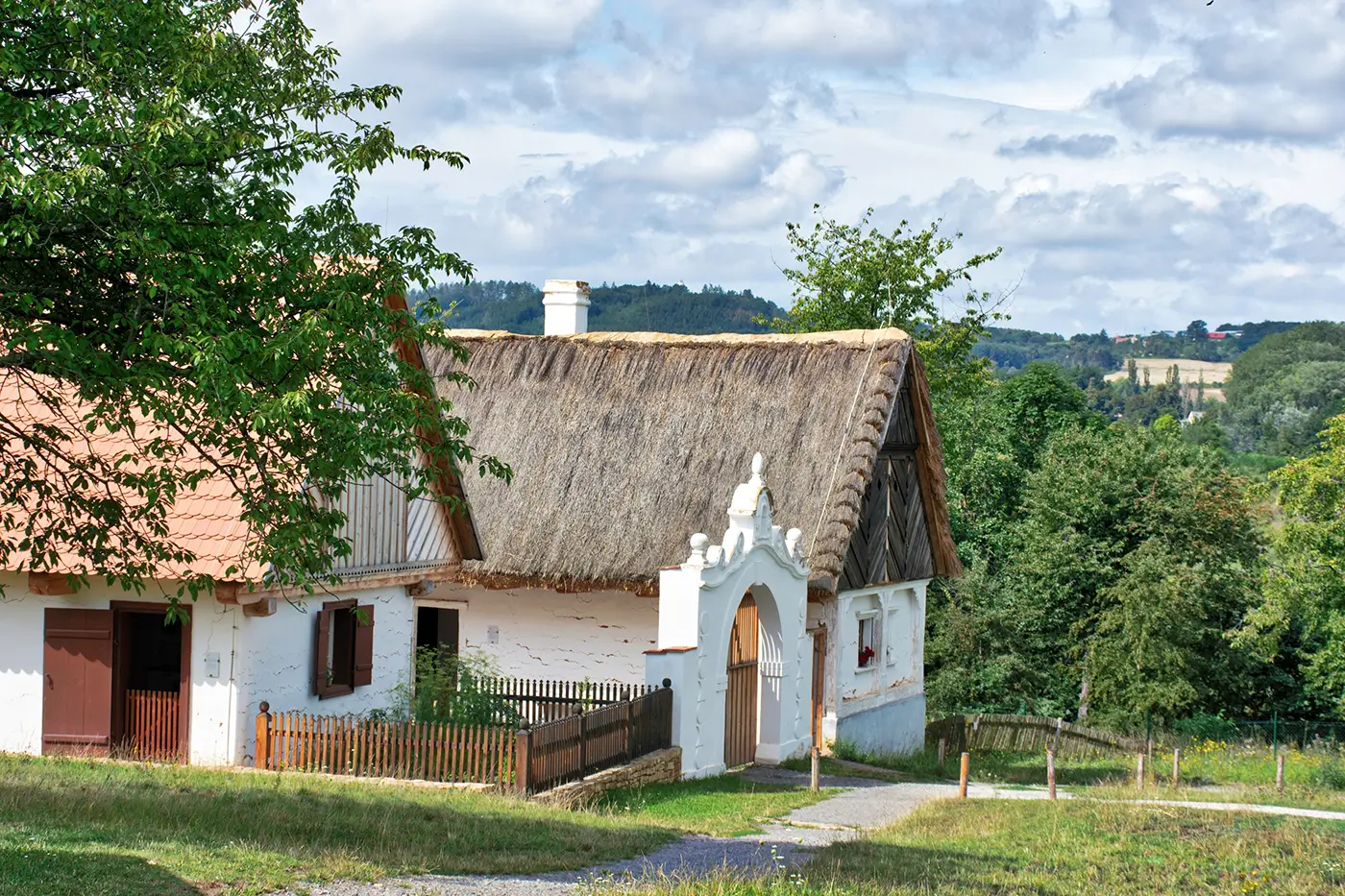 Pohled na muzeum v české obci Kouřim během dne